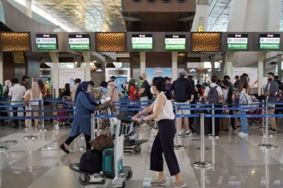 WNA Australia dan Jepang Acungkan Jari Tengah ke Petugas Imigrasi Soetta