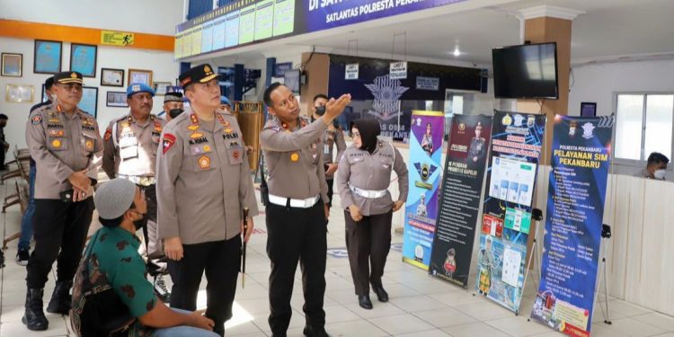 Sidak Satpas SIM, Irjen Iqbal: Jangan Ada yang Menyulitkan Masyarakat