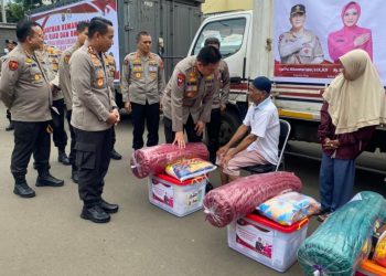 Irjen Iqbal Turun Langsung Serahkan Bantuan Korban Gempa Cianjur