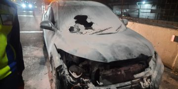 Minibus Terbakar di Off Ramp Jembatan Tiga