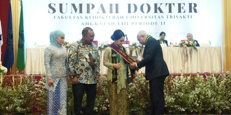 Raih Predikat Terbaik, Putri Pj Bombana Beri Sambutan Sumpah Dokter FK Usakti