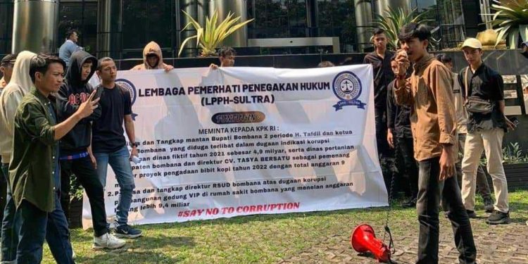 Diduga Terlibat Korupsi, Mantan Bupati Bombana Dilaporkan ke KPK