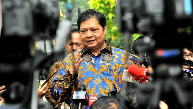 Desak Airlangga Mundur, AMPG Kepung Markas Partai Beringin