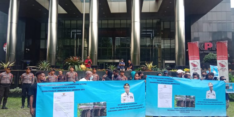 KPK Diminta Periksa Eks Bupati Kabupaten Supiori Terkait Dugaan Korupsi Jembatan Kali Amienweri