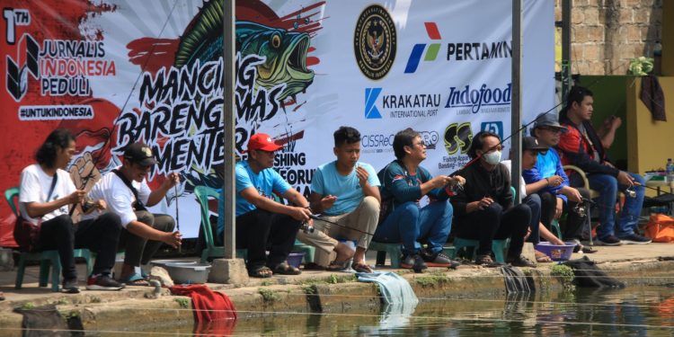Meriahkan HUT Ke-78 RI, JIP Gelar Fun Fishing Bersama 12 Forum Wartawan