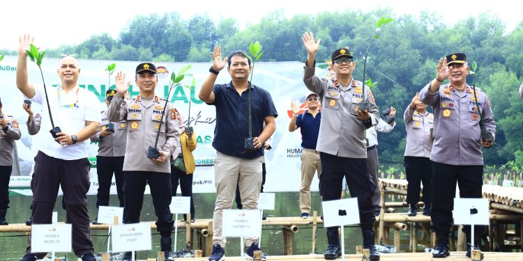Gerakan Pelestarian Lingkungan dalam Perayaan HUT Ke-72 Humas Polri