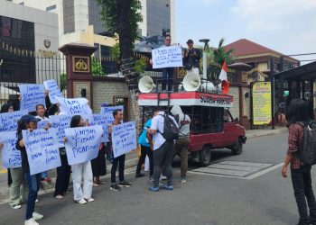 Gelar Aksi, Massa Pendukung Prabowo-Gibran Desak Polri Periksa Wiranto, Agum Gumelar dan Penulis Buku Hitam
