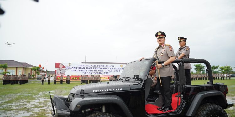 Lantik 300 Bintara, Kapolda Riau Irjen Iqbal: Jaga Nama Baik Institusi Polri
