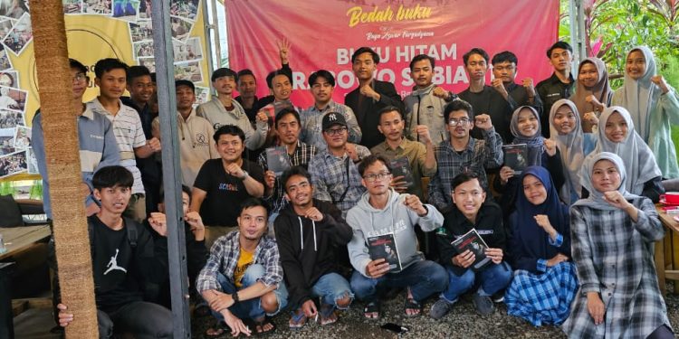 Mahasiswa dan Aktivis Demokrasi Diskusi Bedah Buku Hitam Prabowo di Banjar