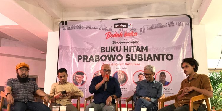 Aktivis 98-Pemuda Bekasi Bedah Buku Hitam Prabowo dan Suksesi Pilpres 2024