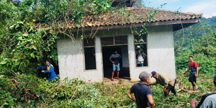 Warga Beladang, OKU : Terimakasih Bapak Polisi, Mushola Kami Kini Bisa Dipergunakan Lagi