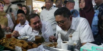 Politisi PDIP Ikut Dampingi Cagub Sudaryono Makan di Pasar Kudus