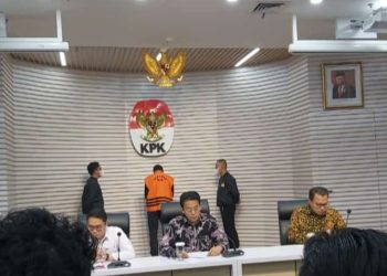 KPK Tahan Bupati Sidoarjo  Usai Diperiksa Sebagai Tersangka