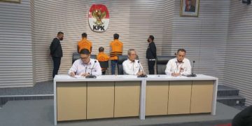KPK Tahan Tiga Tersangka Korupsi Pengadaan Lahan PTPN XI