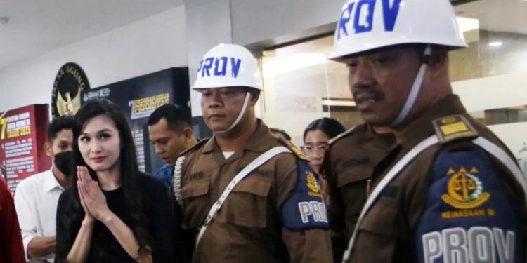 Diperiksa 10 Jam, Kejagung Ogah Bicara Banyak soal Peluang Sandra Dewi Jadi Tersangka