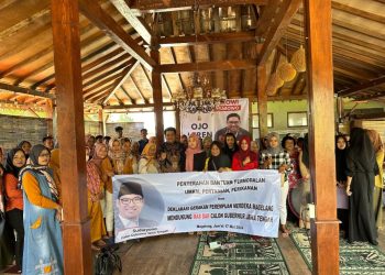 Wanita Tani Magelang Terima Bantuan Bibit Sayuran dan Benih Lele dari Sudaryono