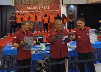 8 WNA Pembuat Dolar Palsu Dibekuk Imigrasi Jaksel, Begini Kronologinya