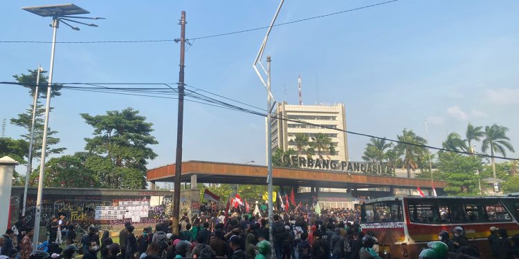 Diguncang Demo Besar-besaran, DPR Akhirnya Batalkan Pengesahan Revisi UU Pilkada