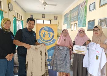 Mahkamah Agung Serahkan Bantuan Seragam Sekolah di Panti Asuhan Putri Aisyiyah Margasari Tegal