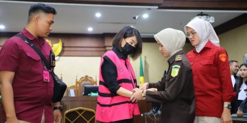 Didakwa Cuci Uang dan Tampung ‘Duit Haram’ Harvey Moeis, Helena Lim Rugikan Negara 300 Triliun
