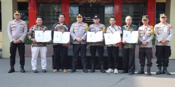 Cegah Tawuran, Bhabinkamtibmas dan Warga Ragunan Diganjar Penghargaan Kapolres Jaksel