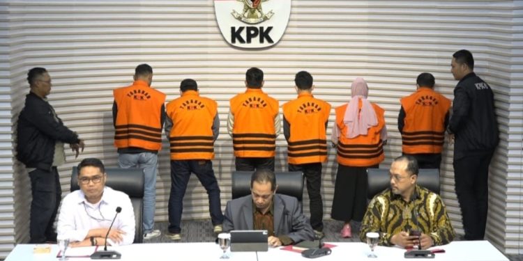 KPK Tahan 6 Tersangka OTT Gubernur Kalsel Sahbirin Noor