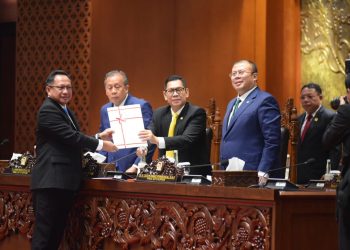 Mendagri Angkat Topi DPR Sahkan UU Daerah Khusus Jakarta