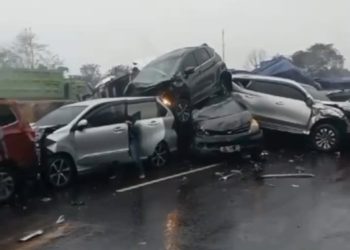 Kecelakaan Karambol di Tol Cipularang Makan Korban Jiwa dan Luka, Kendaraan Ringsek Bertumpuk