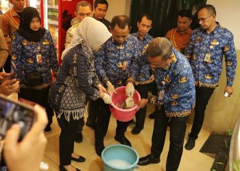 Jelang Nataru, Wali Kota Jaksel Temukan Ikan Berformalin saat Sidak Hero Cilandak