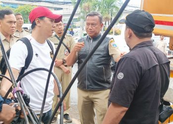 Berpotensi Membahayakan Pengguna Jalan, Pemkot Jaksel Rapikan Ribuan Meter Kabel Semrawut
