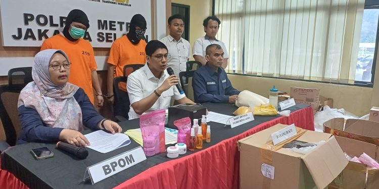 Duo Sekawan Penjual Kosmetik Ilegal Dibekuk Polres Jaksel, Omzetnya Miliaran Rupiah!