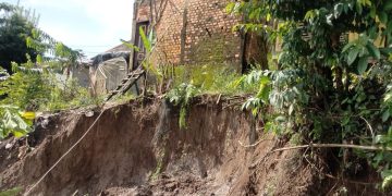 Hujan Deras Sebabkan Rumah di Cibubur Jaktim Longsor, Begini Kronologinya