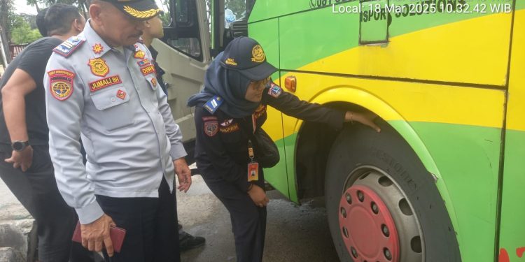 Jelang Arus Mudik Lebaran, Bus AKAP Jalani Uji Kelaikan di Terminal Lebak Bulus