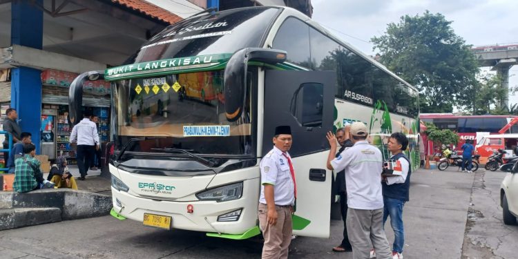 Musim Mudik Lebaran, Terminal Kampung Rambutan Wajibkan Sopir Bus Tes Urine