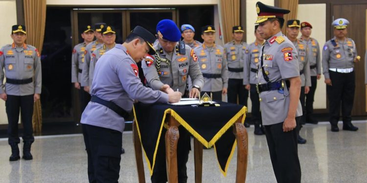 Termasuk Kapolda Jabar, Polri Mutasi dan Promosi Jabatan 49 Pati dan Pamen