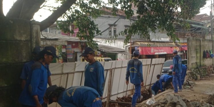 Usai Jebol Diterjang Hujan Deras, Perbaikan Tembok Gudang SDA Jaksel Ditargetkan Kelar Sepekan