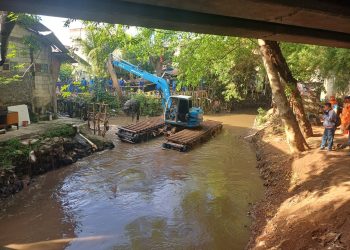 Atasi Banjir, Sudin SDA Jaksel Keruk Kali Krukut hingga Buat Sumur Resapan di Cilandak