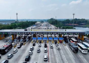 Atasi Kepadatan Lalulintas pada Momen Libur Panjang, Petugas Terapkan Contraflow di Tol Jakarta-Cikampek