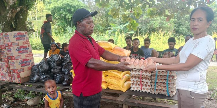 Bantuan Paket Sembako Kristalin Ekalestari Disambut Bahagia Warga Nabire