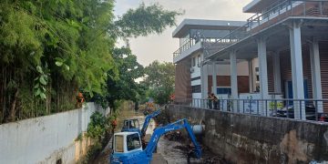 Tanggulangi Banjir Kemang, SDA Jaksel Kerahkan Alat Berat Keruk Kali Krukut dan Normalisasi Saluran