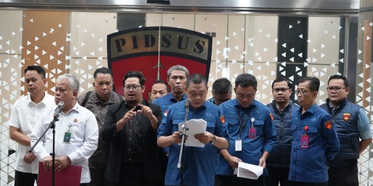 Kejagung Tetapkan Riza Chalid dan 8 Tersangka Baru Korupsi Minyak Mentah, Total 18 Pesakitan