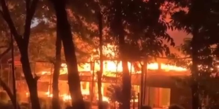 Pasar Taman Puring Jaksel Kebakaran Hebat, Api Berkobar Lalap Ratusan Kios