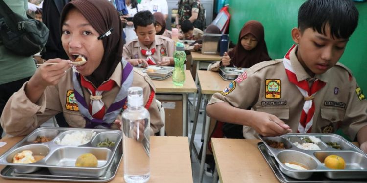 Kebijakan Prabowo Tetapkan Separuh Anggaran Pendidikan untuk MBG Disorot, P2G: Tak Tepat Sasaran!