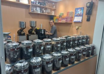 Kisah Toko Kopi Cap Bemo Pasar Rawamangun: Didirikan Sang Paman, Dilanjutkan Keponakan