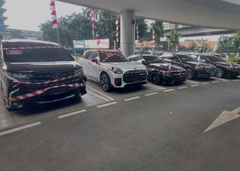 Usut Korupsi Minyak Mentah, Kejagung Sita Lima Mobil Mewah Milik Riza Chalid