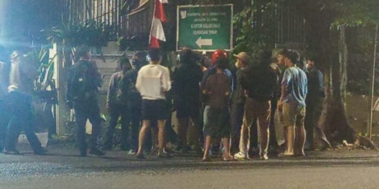 Setelah Sahroni Giliran Rumah Eko Patrio Dijarah Massa, Barang Elektronik hingga Sepatu Diangkut