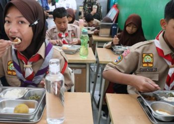 DPR Usul Sekolah Dilibatkan Kelola MBG Imbas Maraknya Keracunan Massal