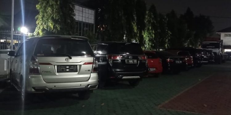 KPK Rampas 15 Mobil dari Anggota DPR Satori Terkait Korupsi CSR BI-OJK