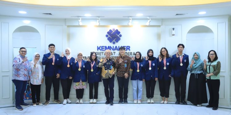 Mahasiswa Polteknaker Raih Prestasi di IPEC 2