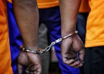 Polisi Ungkap Pencopetan Modus Lempar Bola di Halte TransJakarta, Dua Pelaku Dibekuk